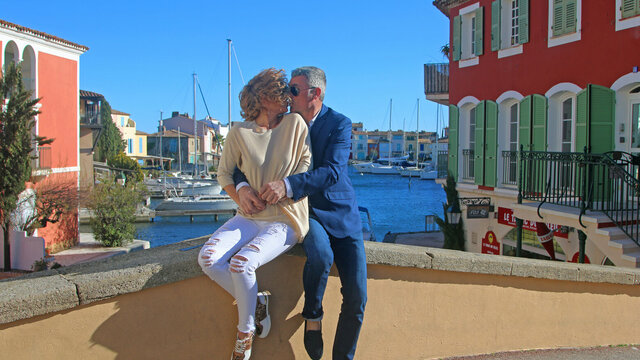 Un moment romantique à Port-Grimaud