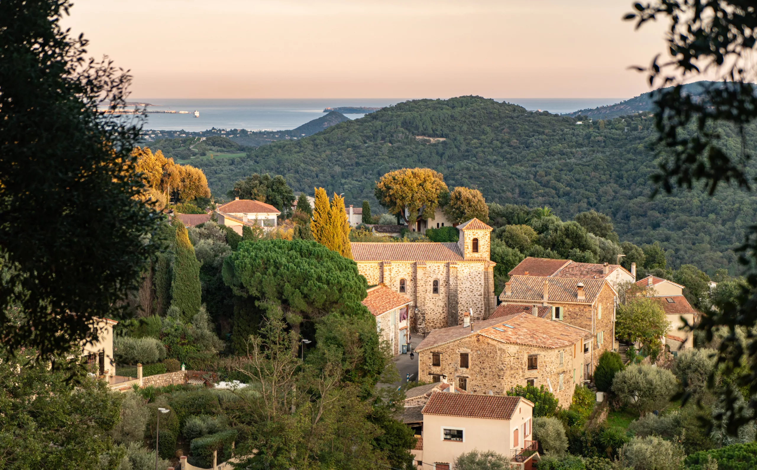  Les villages à explorer en ce début de printemps en Provence